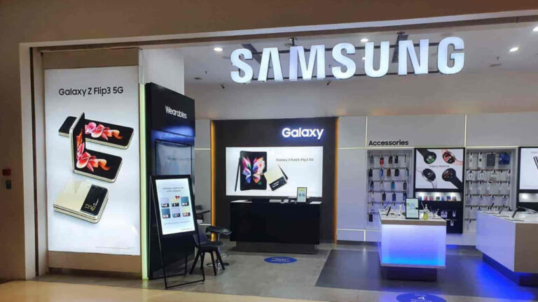 Samsung won praise by repairing out-of-warranty phones for free