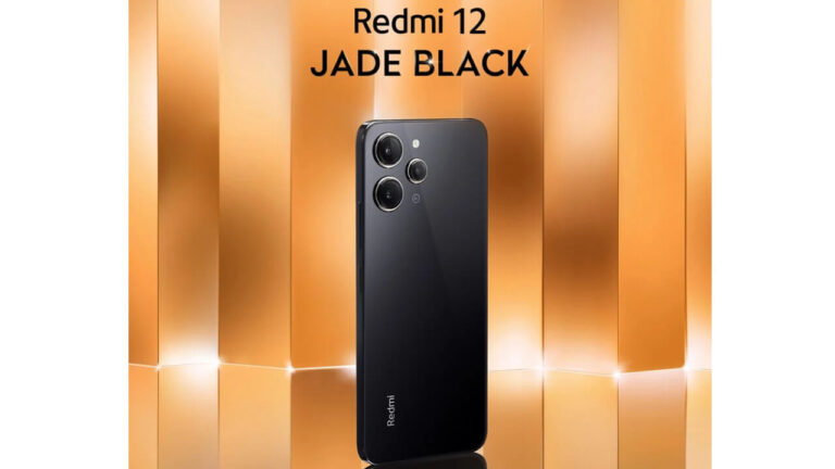 Looking like an expensive phone, the Redmi 12 comes in the budget Jade Black color